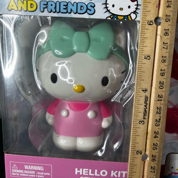 NIB Hello Kitty Styling Figure with Accessories - Picture 5 of 5